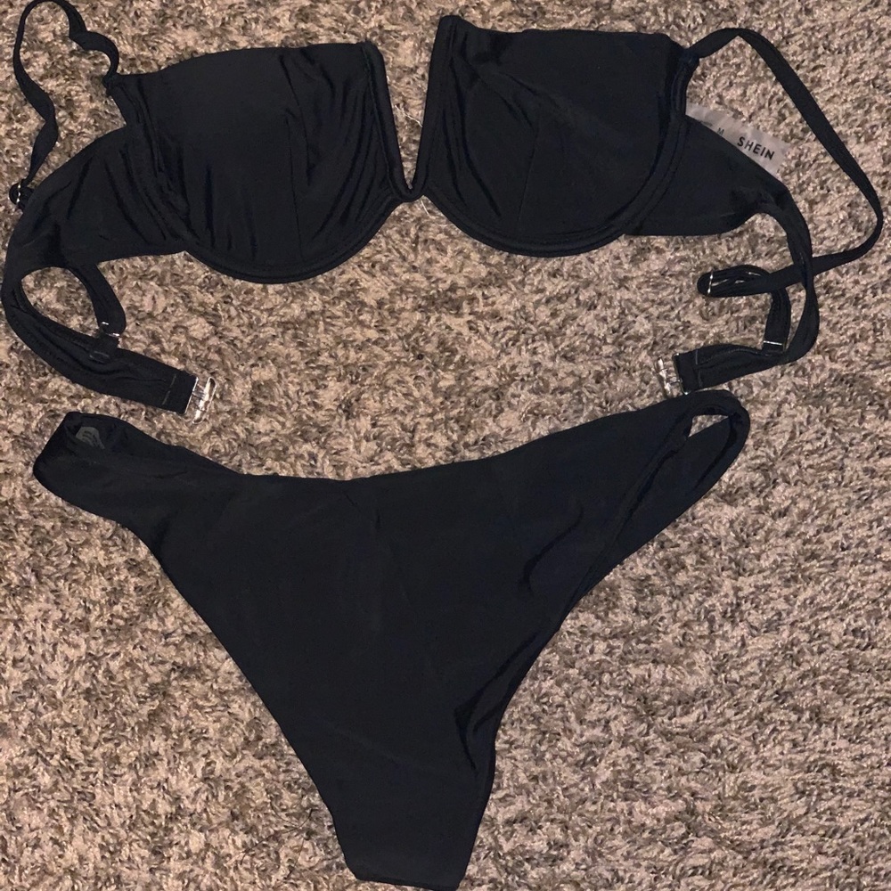 Black swimsuits set